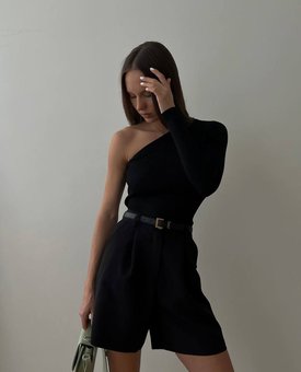 Вечірній однотонна кофта з оголеним плечем жіноча чорного кольору фото — Beauty&Fashion
