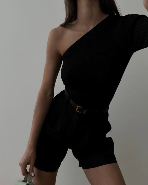 Вечерняя однотонная кофта с обнаженным плечом женская черного цвета фото — Beauty&Fashion