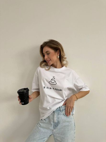 Стильная однотонная футболка с принтом женский кофе белого цвета фото — Beauty&Fashion