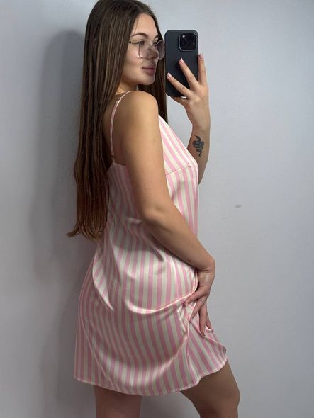 Сатинова подовжена домашня сорочка жіноча малинового кольору фото — Beauty&Fashion
