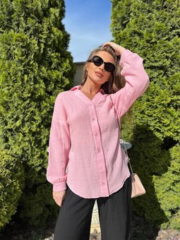 Невероятно стильная однотонная муслиновая женская рубашка розового цвета фото — Beauty&Fashion
