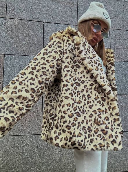 Шубка автоледі з дуже щільного екомеха під кролика в леопардовому забарвленні на підкладці жіноча фото — Beauty&Fashion