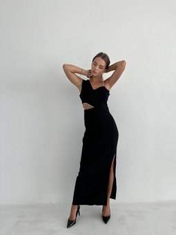 Подовження однотонна сукня з вирізом жіноча чорного кольору фото — Beauty&Fashion