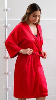 Шовковий домашній однотонний халат жіночий червоного кольору фото — Beauty&Fashion