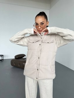 Тепла кашемірова жилетка однотонна жіноча айворі кольору фото — Beauty&Fashion