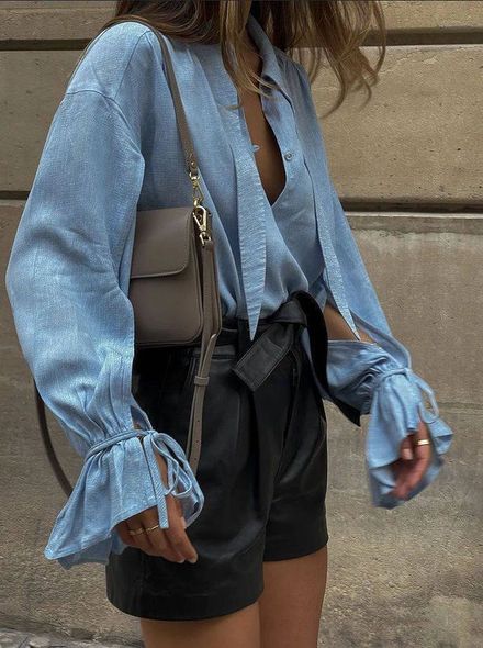 Літня однотонна сорочка з льону жіноча блакитного кольору фото — Beauty&Fashion