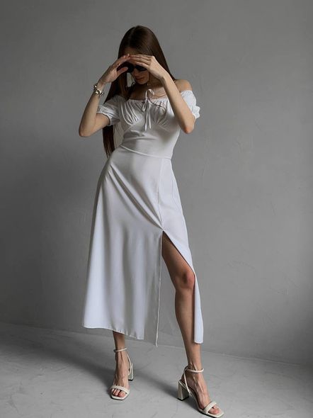 Однотонное платье с открытыми плечами и разрезом женское черного цвета фото — Beauty&Fashion