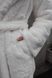М'яка та тепла шубка з капюшоном на утеплювачі синтепух жіноча білого кольору F 48 фото 8 — Beauty&Fashion