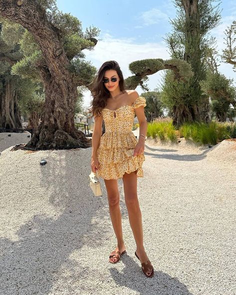 Летнее цветочное мини платье женского желтого цвета фото — Beauty&Fashion