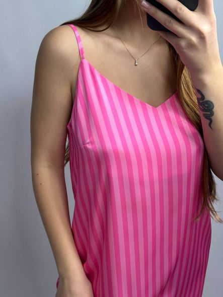 Сатиновая удлиненная домашняя женская рубашка малинового цвета фото — Beauty&Fashion