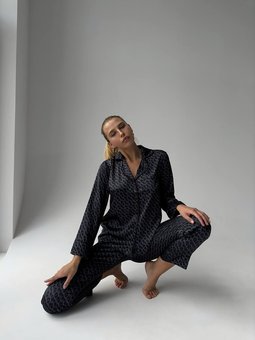 Шовкова домашня піжама двійка (сорочка+штани) вільно крою жіноча чорного кольору фото — Beauty&Fashion
