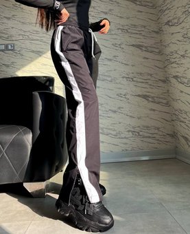 Літні легкі штани карго вільного крою жіночі чорного кольору фото — Beauty&Fashion