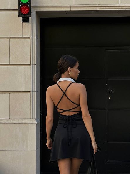Класична однотонна прогулянкова сукня жіноча чорного кольору фото — Beauty&Fashion