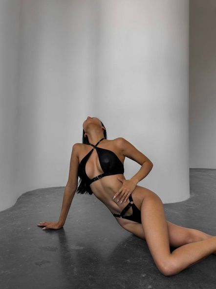 Однотонний стильний комплект спідньої білизни (бюстгальтер+трусики) жіночий чорного кольору фото — Beauty&Fashion