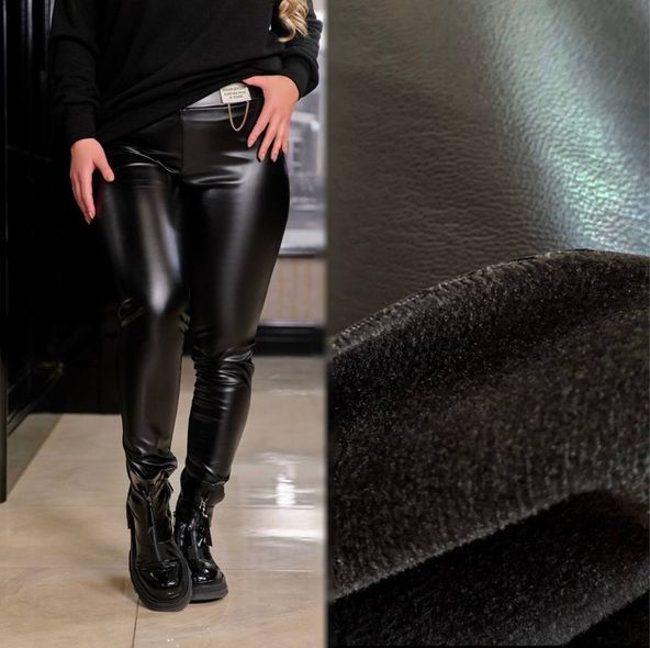 Теплые кожаные однотонные лосины на велюре батал женские черного цвета фото — Beauty&Fashion