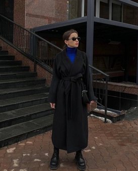Длинное однотонное пальто на подкладке и утопителем синтепон 150 женский черного цвета фото — Beauty&Fashion