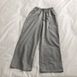 Однотонные стильные спортивные брюки свободного кроя женские серого цвета RA6220/804 фото 3 — Beauty&Fashion