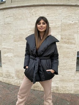 Теплая зимняя однотонная куртка с наполнителем силикон 250 женский черного цвета фото — Beauty&Fashion
