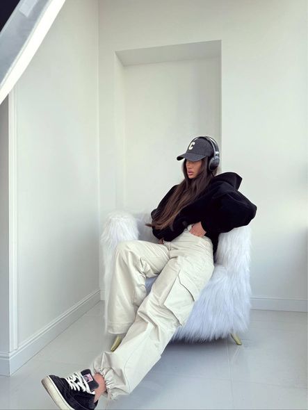 Котоновые однотонные брюки карго женские молочного цвета фото — Beauty&Fashion