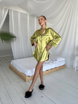 Домашня однотонна нічна сорочка на гудзиках жіноча золотого кольору фото — Beauty&Fashion