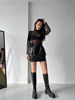 Шкіряна коротка спідниця з карманами жіноча чорного кольору фото — Beauty&Fashion