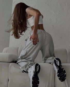 Однотонные спортивные брюки карго свободного кроя женские серого цвета фото — Beauty&Fashion