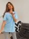 Однотонна вільного крою футболка жіноча блакитного кольору G788/8890 фото 2 — Beauty&Fashion