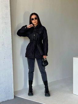 Стеганая однотонная куртка на утеплителе синтепон 150 женская черного цвета фото — Beauty&Fashion