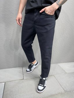 Чоловічі стильні класичні джинси МОМ чорний фото — Beauty&Fashion