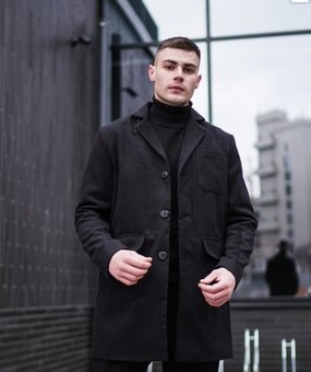 Демісезонне стильне однотонне кашемірове пальто чоловіче чорного кольору фото — Beauty&Fashion