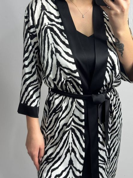 Шовковий домашній комплект (халат+сорочка) на бретельках леопардовий жіночий бежевого кольору фото — Beauty&Fashion