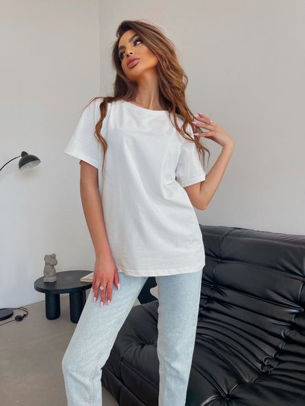 Однотонная свободного кроя женская футболка белого цвета фото — Beauty&Fashion