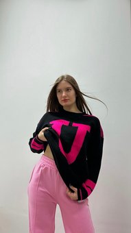 Стильний теплий вільного крою светр з в'язки жіночий чорного кольору фото — Beauty&Fashion