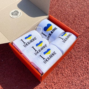 Подарунковий патріотичний бокс "I Love UKRAINE" із кружкою та шкарпетками 8 пар білі для чоловіків фото — Beauty&Fashion