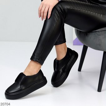 Шкіряні стильні однотонна лофери жіночі чорного кольору фото — Beauty&Fashion