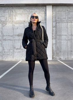Теплая однотонная стеганная силиконовая куртка 150 женская черного цвета фото — Beauty&Fashion