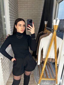 Кашемировые однотонные шорты женские черного цвета фото — Beauty&Fashion
