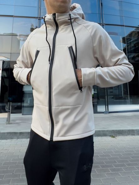 Трендова демісезонна однотонна куртка софт шел на мікрофлісі чоловіча бежевого кольору фото — Beauty&Fashion