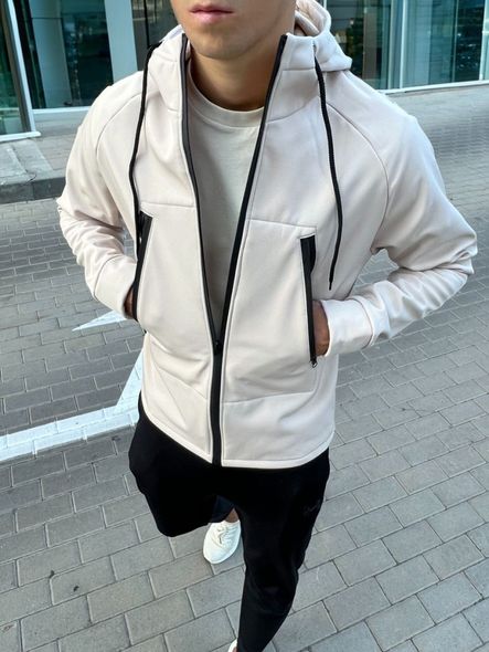 Трендова демісезонна однотонна куртка софт шел на мікрофлісі чоловіча бежевого кольору фото — Beauty&Fashion