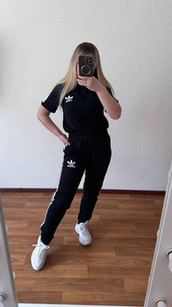Стильный спортивный однотонный спортивный костюм (футболка+штаны) женский черного цвета фото — Beauty&Fashion