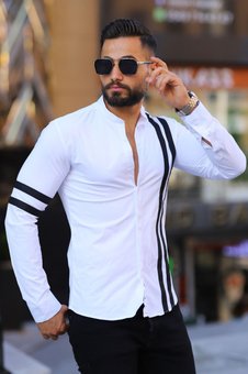 Стильна чоловіча сорочка із чорними вертикальними смужками (Білий) фото — Beauty&Fashion