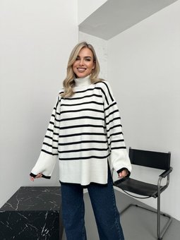 Теплий вільного крою светр демісезонний жіночий білого кольору фото — Beauty&Fashion