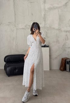 Літня подовжена однотонна сукня в горошок жіноча білого кольору фото — Beauty&Fashion