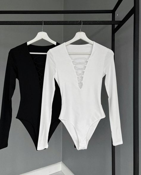 Стильный однотонный боди с завязками и рукавами женские черного цвета фото — Beauty&Fashion