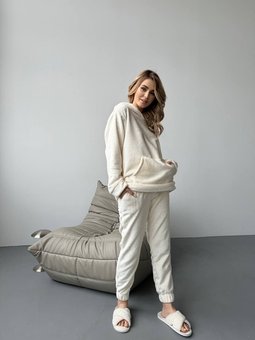 Махрова однотонна стильна піжама жіноча айворі кольору фото — Beauty&Fashion