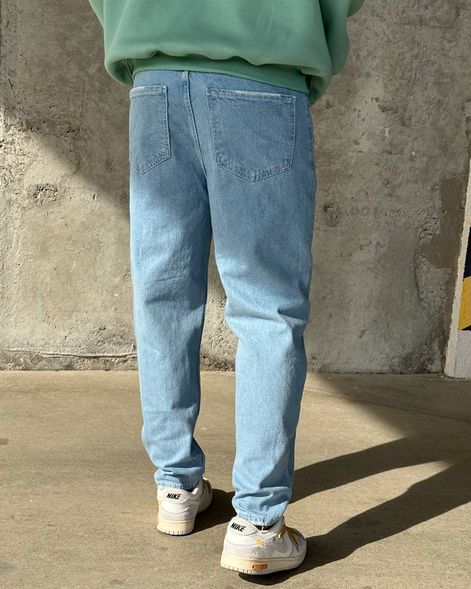 Стильні однотонні джинси МОМ чоловічі блакитного кольору фото — Beauty&Fashion