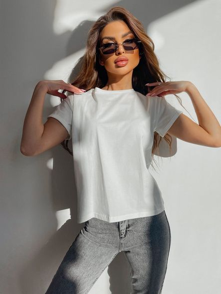 Літня однотонна вільного крою футболка жіноча білого кольору фото — Beauty&Fashion