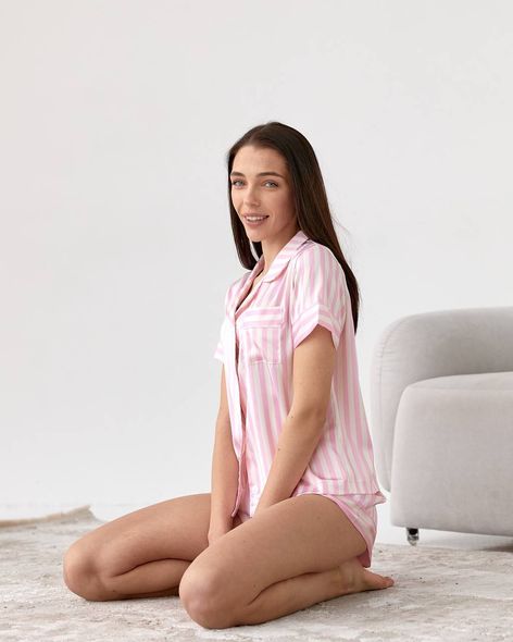 Женская нежная и легкая полосатая сатиновая ночная пижама рубашка+шорты рожевый фото — Beauty&Fashion