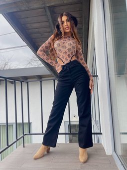 Однотонні стильні вільного крою джинс жіночі чорного кольору фото — Beauty&Fashion
