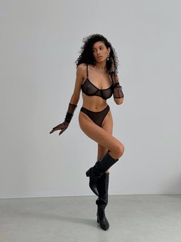 Однотонный базовый комплект нижнего белья (бюстгальтер+трусики) женский черного цвета фото — Beauty&Fashion